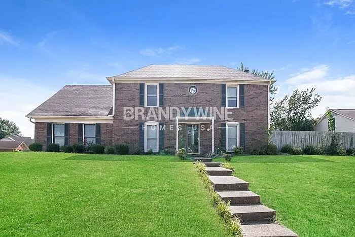 7477 Stonington Dr — Photo 1