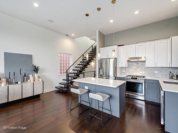 2nd image of 849 N Paulina St #3