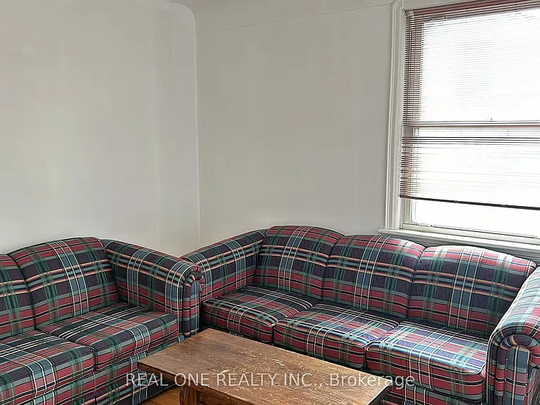 92 Binkley Cres W #1 — Photo 3