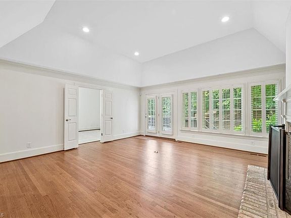 5th image of 5 Sommerton Ct