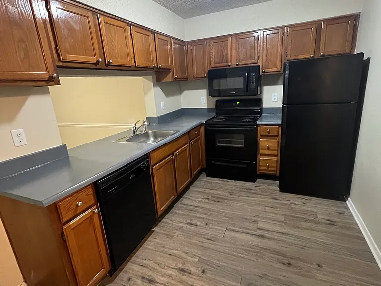 735 Seasons Pkwy — Photo 7