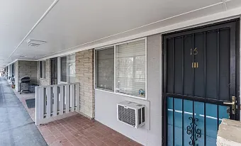Park Lane Apartments — Photo 6