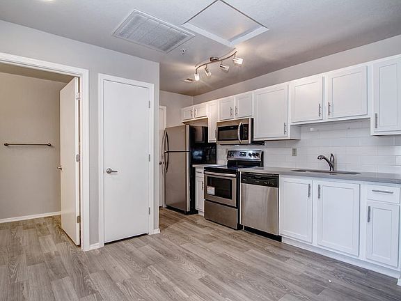 5th image of 36 E Vaughn Ave APT 211