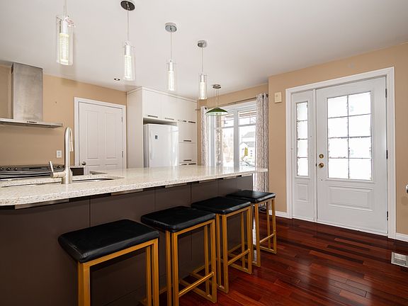 3rd image of 444 Rue Raymond