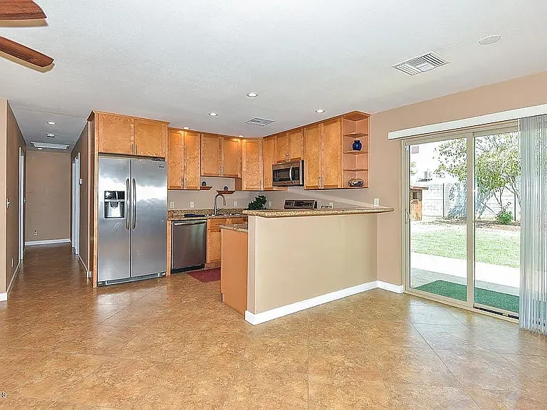 3 bed, 1248 sqft, $2,335 — Photo 2