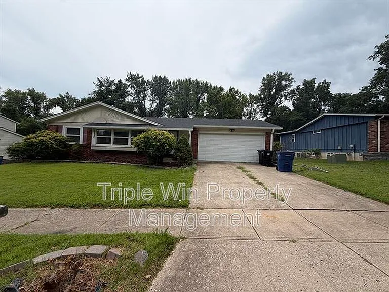 2372 Rockymont Dr — Photo 2