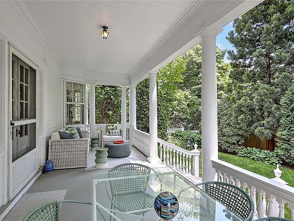 4th image of 102 Prospect St