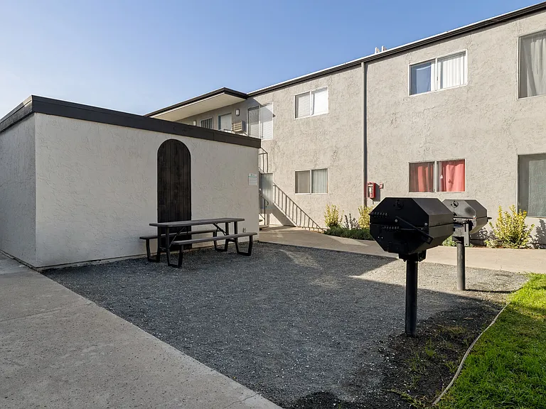 Valle at 9121 Kenwood — Photo 16