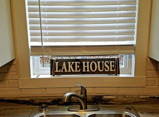 8 Wheeler Dr, Enfield, CT 06082