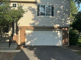 291 Evergreen Cir, Gilberts, IL 60136