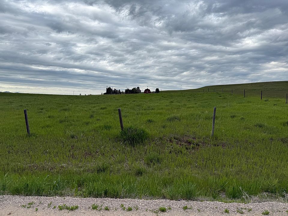 2nd image of 4 Whitetail Dr