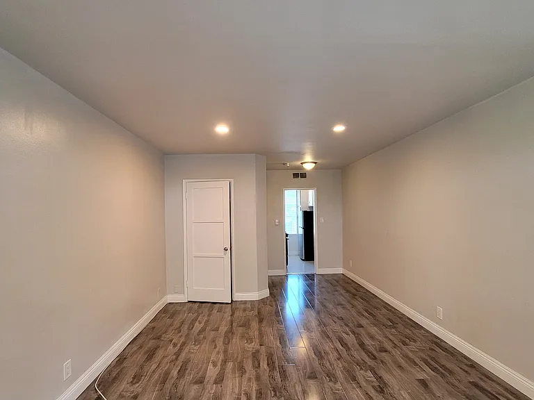 Oakhurst Apartments — Photo 21