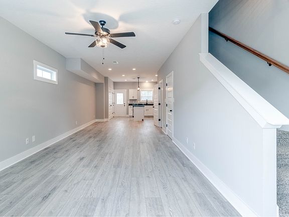 3rd image of 827 Charlotte St