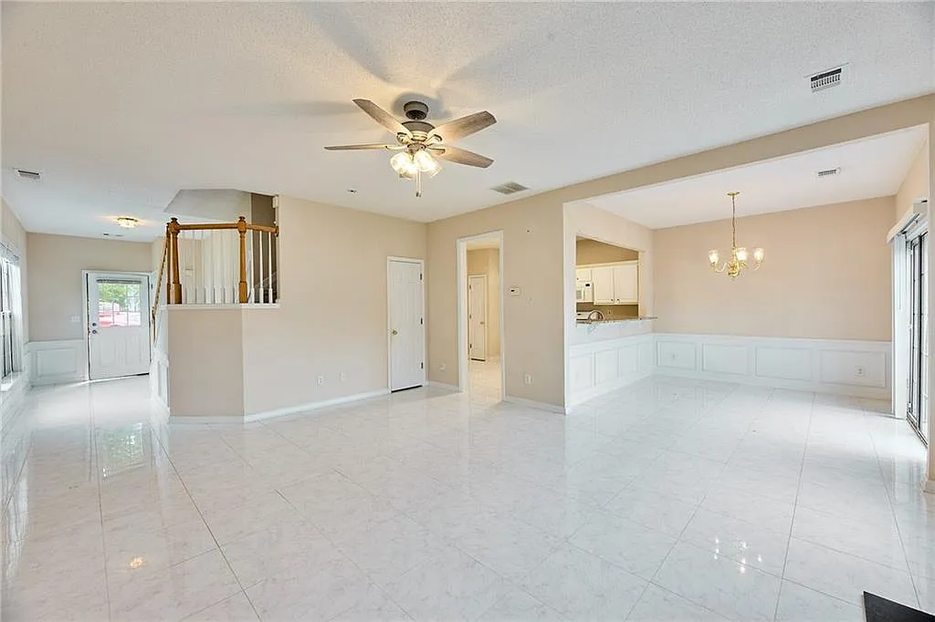 3 bed, 1732 sqft, $2,300 — Photo 2