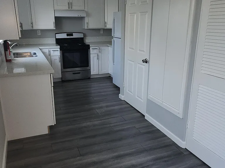 684 W 3rd St #101 — Photo 10