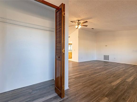 4th image of 919 N Atmore Cir