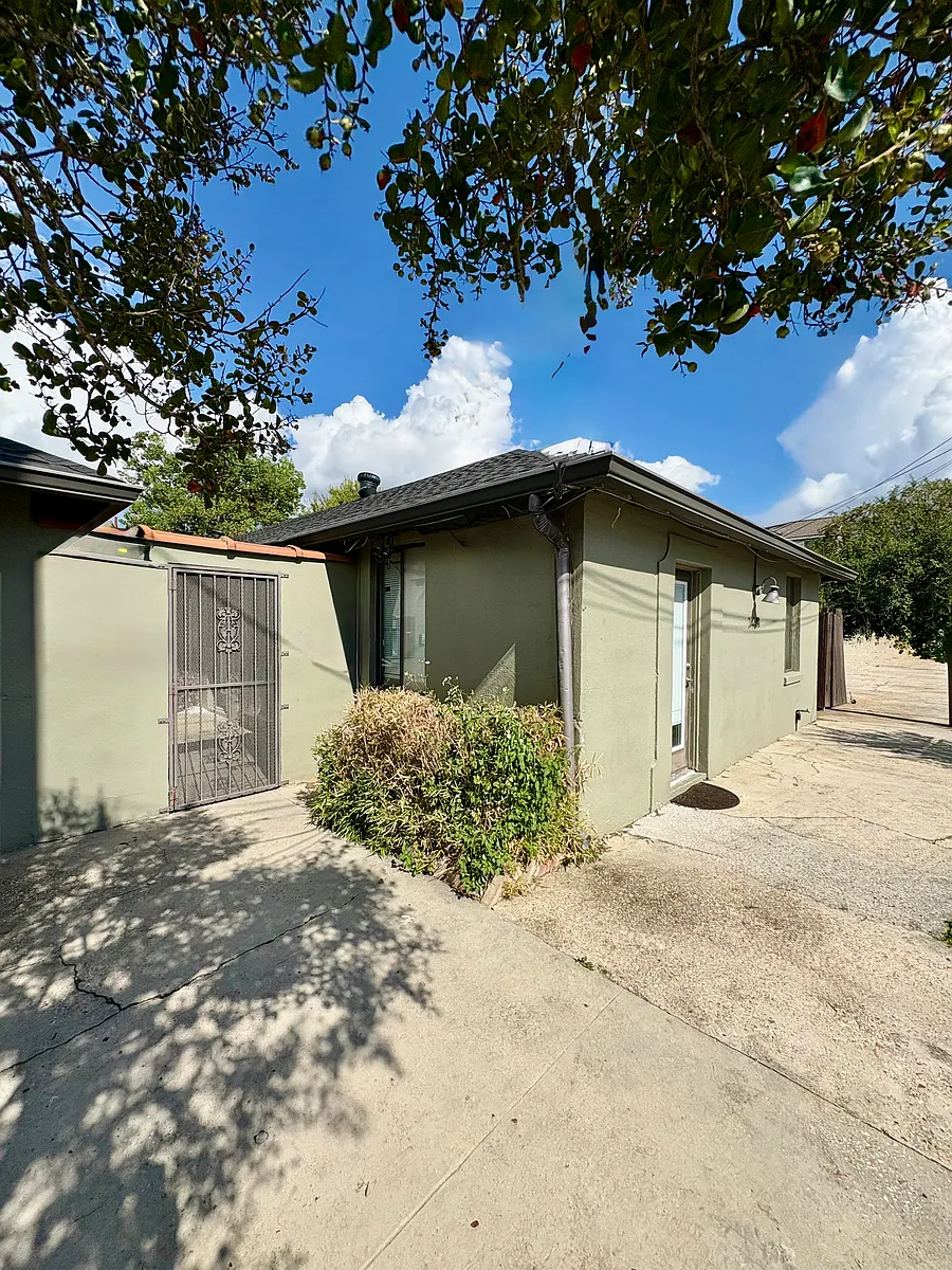 Building Photo - 7481 Pitt St #4