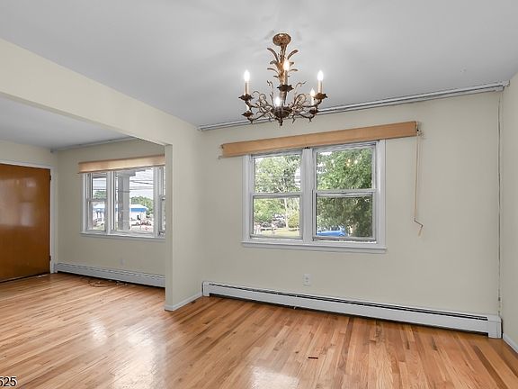 5th image of 1017 Burnet Ave