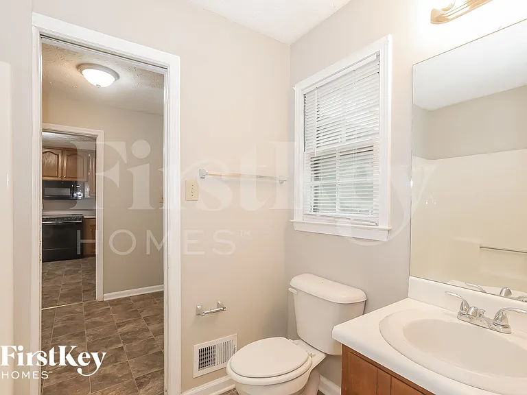 1726 Knight Cir — Photo 13