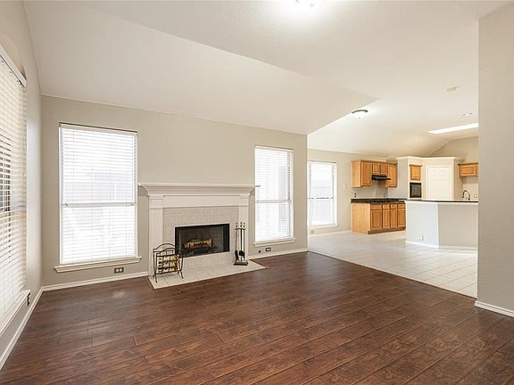 3rd image of 3433 Danbury Ln