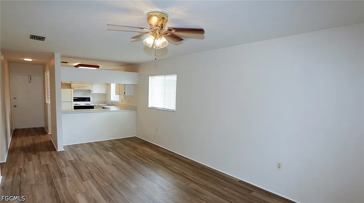 2 bed, 1.0 bath, 844 sqft, $1,300 — Photo 3