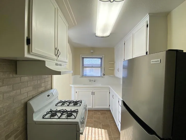 536-534 Hawthorne St #536 — Photo 7