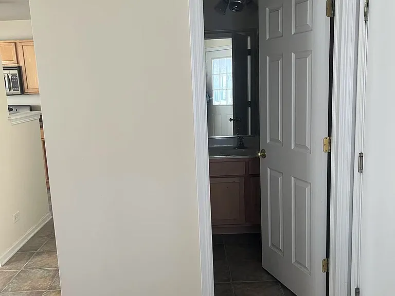 2441 Stoughton Cir — Photo 2
