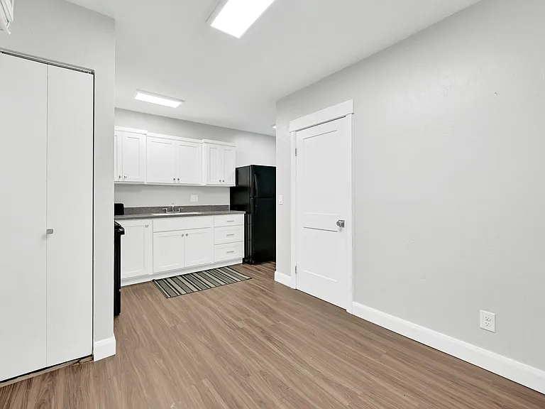 Jefferson Avenue Apartments — Photo 33