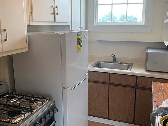 2nd image of 711 N Solomon St #B