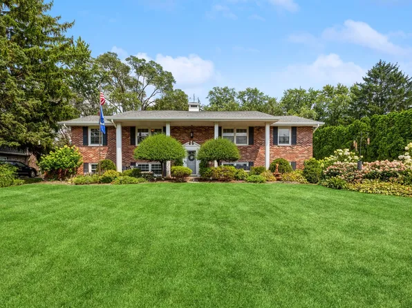 11S461 Saratoga Ave, Lemont, IL 60439