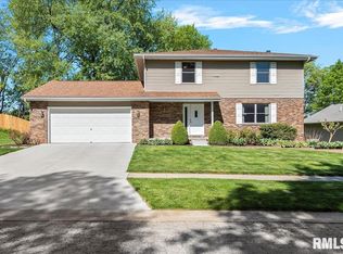 25 Taft Dr, Rochester, IL 62563