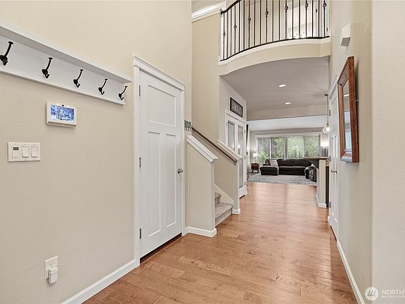 3rd image of 4307 Abigail Drive NE