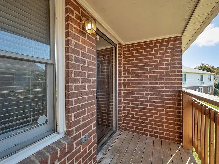 Belmont Heights Apartments & Townhomes — Photo 60