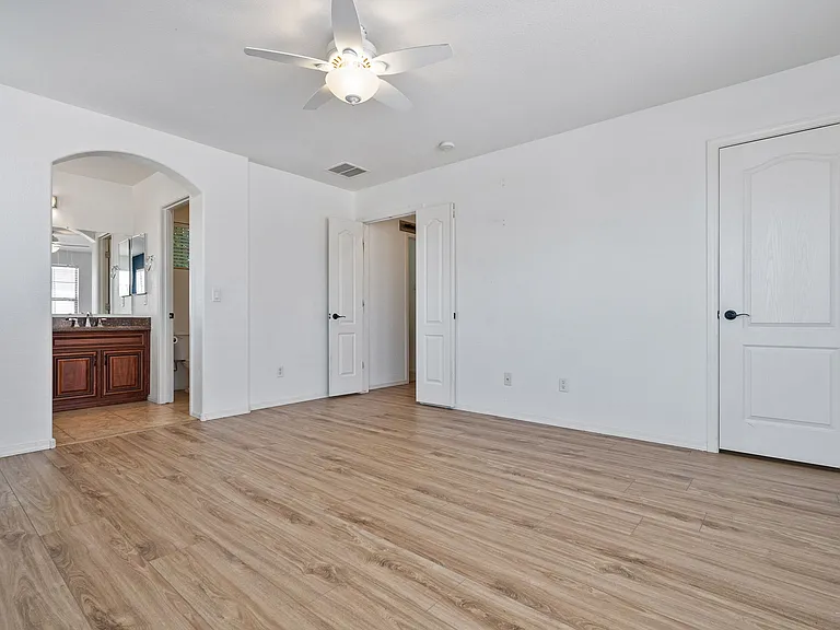 37-web-or-mls-Done Interior 2-4_08052024