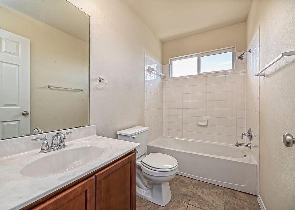 2nd Bathroom