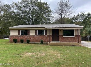 1897 Southaven Cir N, Southaven, MS 38671