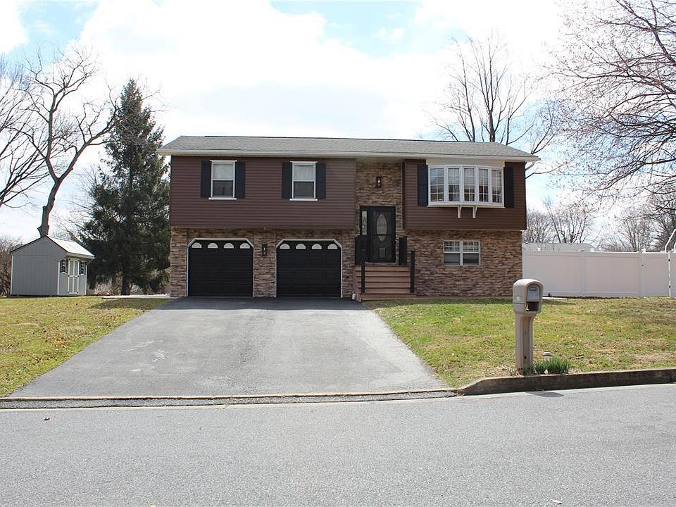 1st image of 392 Oxford Dr