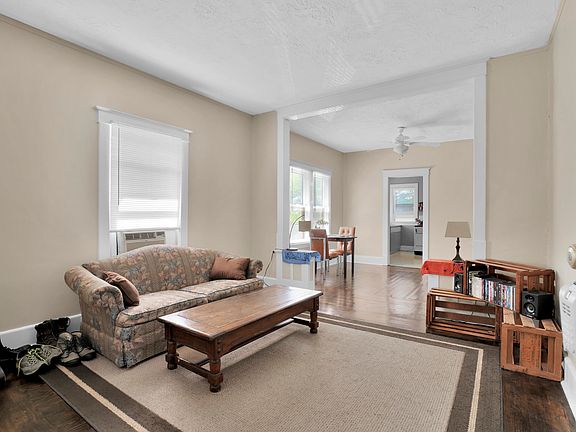 3rd image of 553 Ira Ave