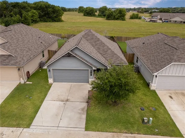 122 Dove Ct, Navasota, TX 77868