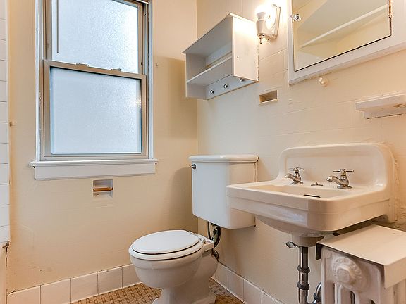 5th image of 2880 Irving Ave S #9
