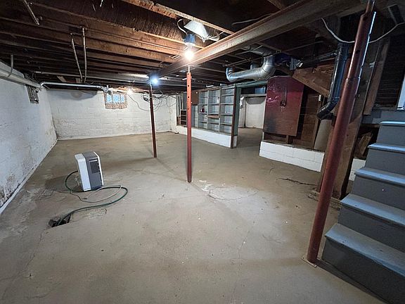 4th image of 258 W Coshocton St