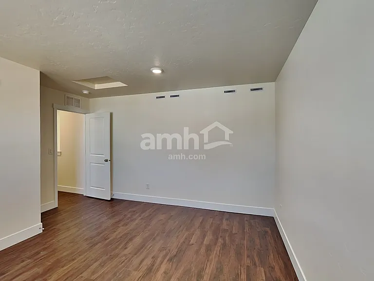 1389 E Ludlow Dr — Photo 16