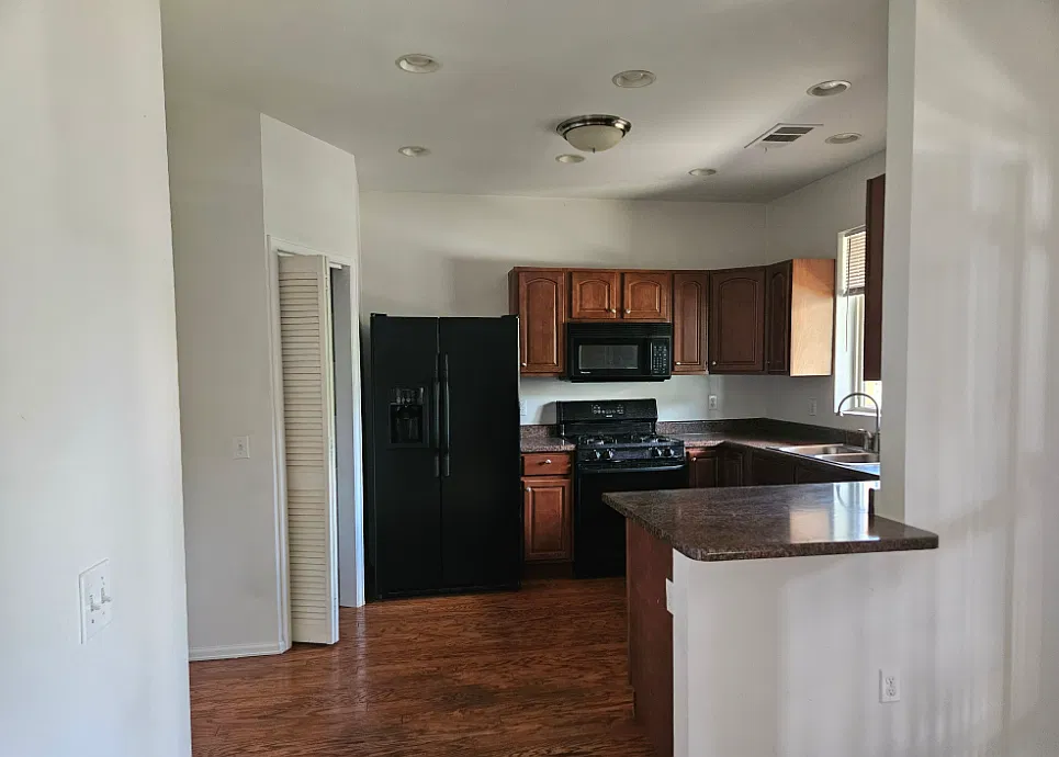 420 E Park Ave — Photo 2