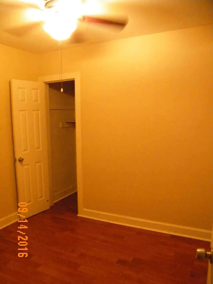 307 Lampert St photo 1