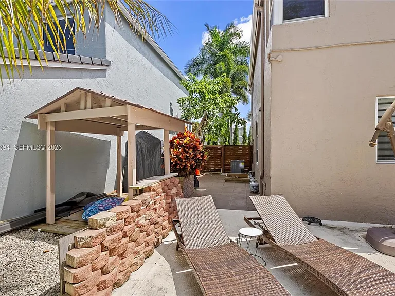 15835 NW 7th St — Photo 33