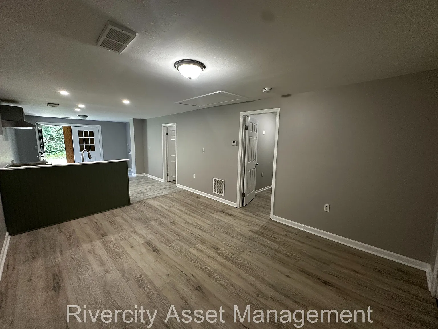 2146 Hunter Avenue - 1 — Photo 2
