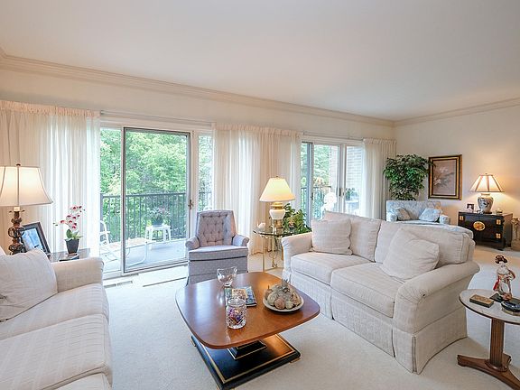 3rd image of 4040 Greenleaf Cir APT 304