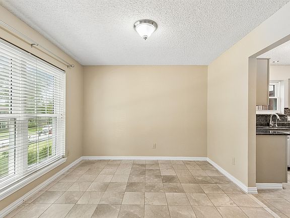 4th image of 1109 Holly Dr