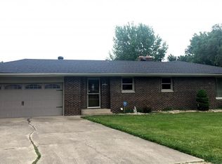 100 W Poplar Dr, Effingham, IL 62401