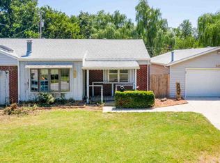325 E Waggoner Ln, Haysville, KS 67060